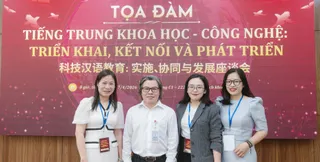 ba-phan-quynh-giang-co-founder-hoc-ba-education-cung-cac-dai-bieu-tham-du-buoi-toa-dam